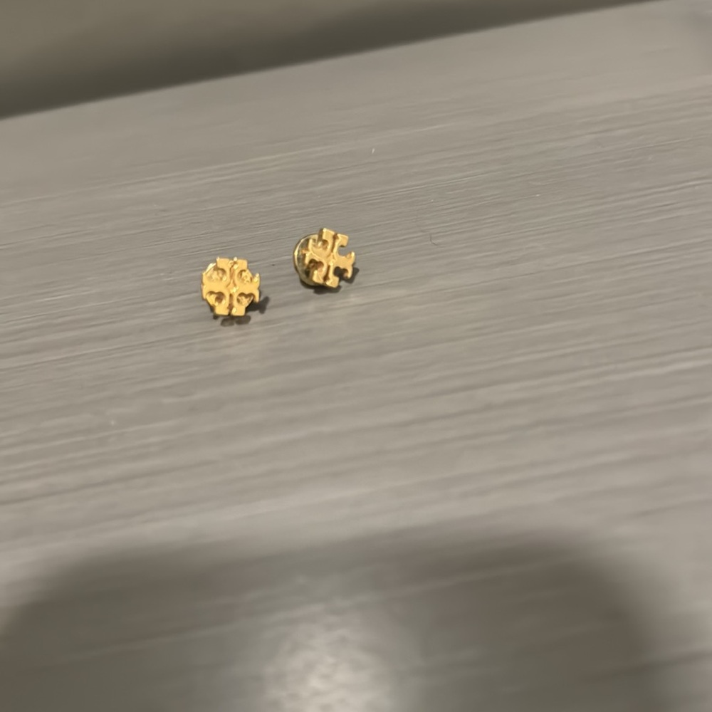 gold tory burch logo earrings - Picture 2 of 2